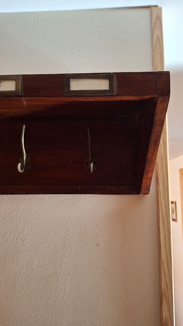 Perchero de madera con 4 ganchos