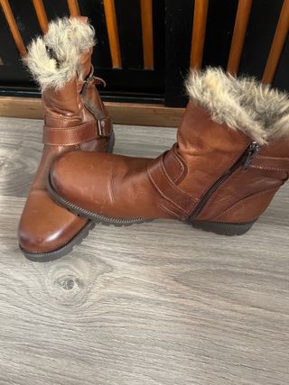 Botas de invierno marrones con pelo