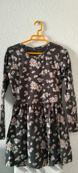 Vestido negro flores y puntilla