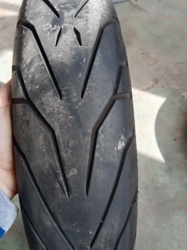 Neumático Pirelli 120/70 ZR 17 Angel al 90%