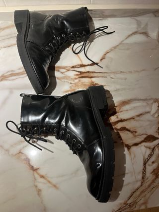 Botas de mujer negras con cordones