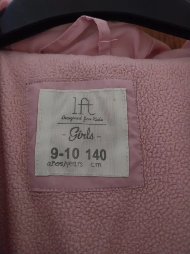 Casaco acolchoado rosa com capuz