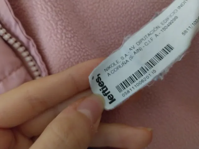 Casaco acolchoado rosa com capuz