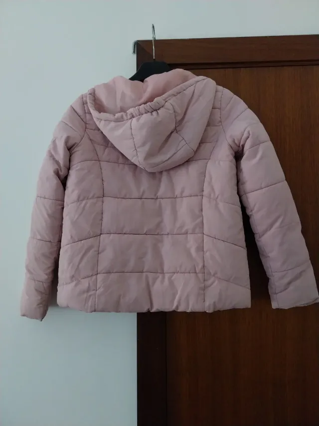 Casaco acolchoado rosa com capuz
