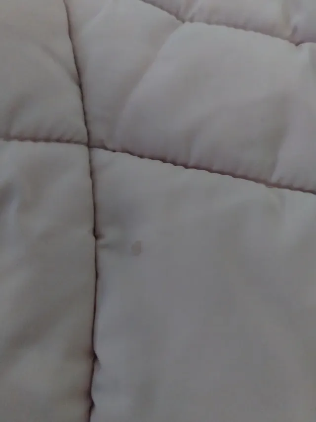 Casaco acolchoado rosa com capuz