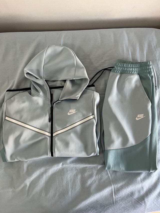 Nike Tech Fleece 