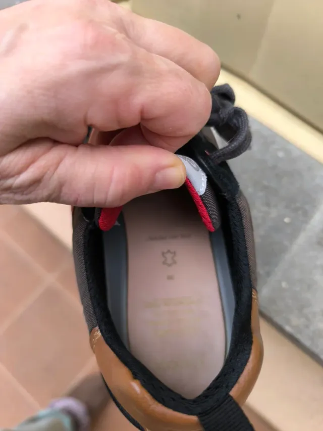 Zapatillas Geox negras y marrones