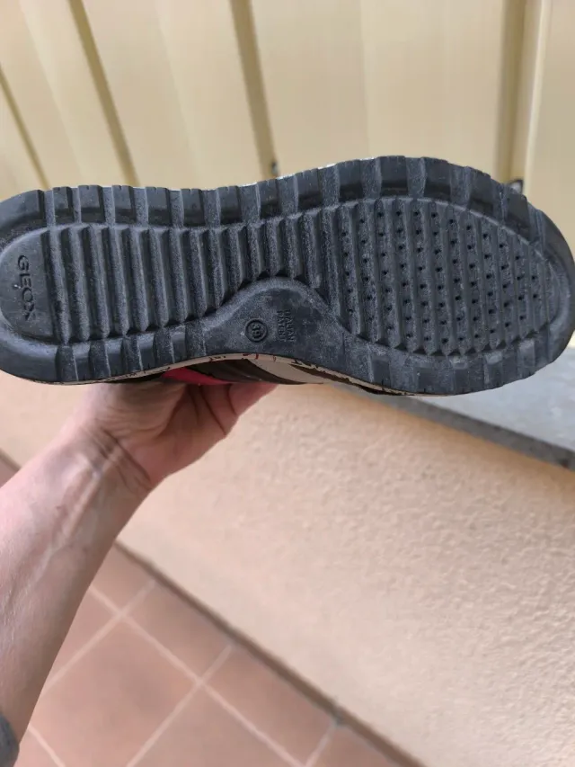 Zapatillas Geox negras y marrones