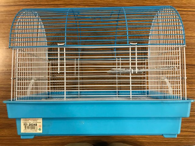 Casa para hámster azul y blanca