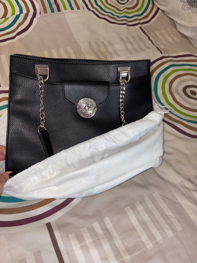 Bolso Guess Negro y Plateado