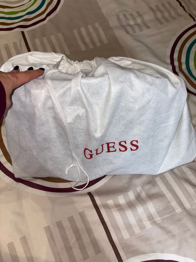 Bolso Guess Negro y Plateado