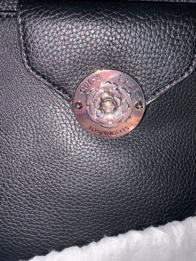 Bolso Guess Negro y Plateado