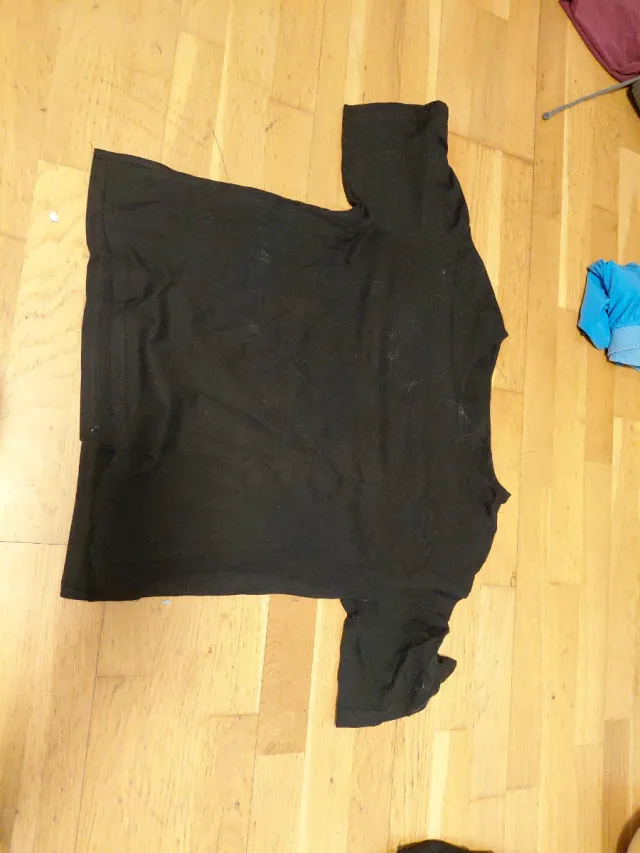 Camisa negra básica