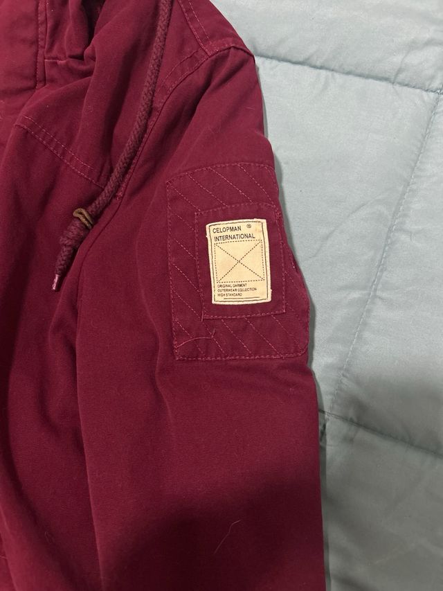 Abrigo con capucha y pelo de marca celopman