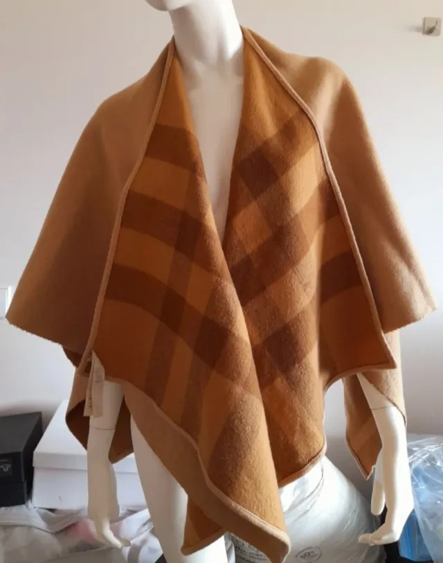 Capa Burberry Nova Check Beige y Marrón