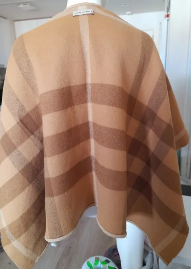 Capa Burberry Nova Check Beige y Marrón