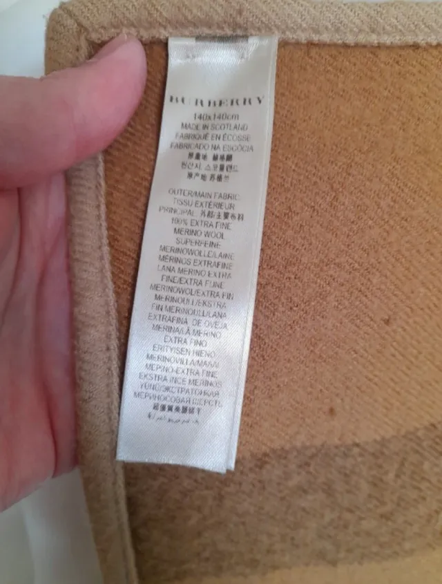 Capa Burberry Nova Check Beige y Marrón