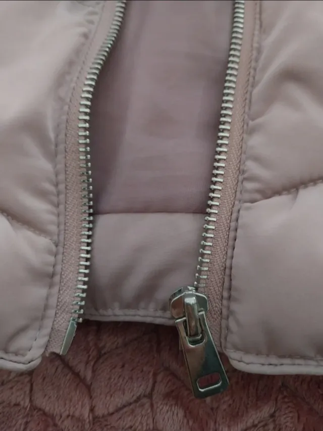 Casaco acolchoado rosa com pelo