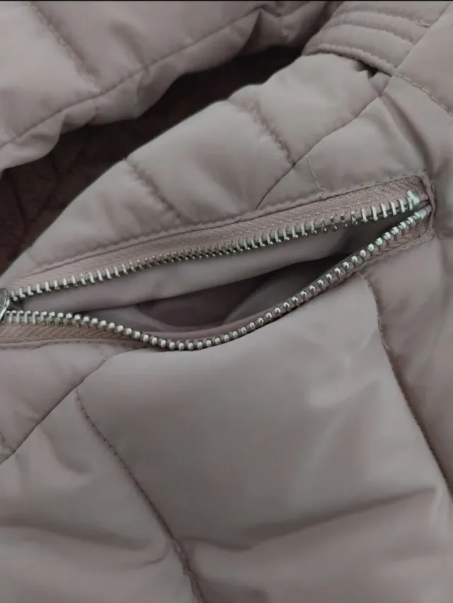 Casaco acolchoado rosa com pelo