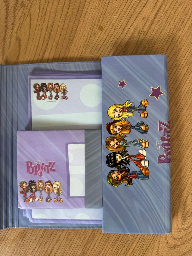 Pack cartas y sobres Bratz