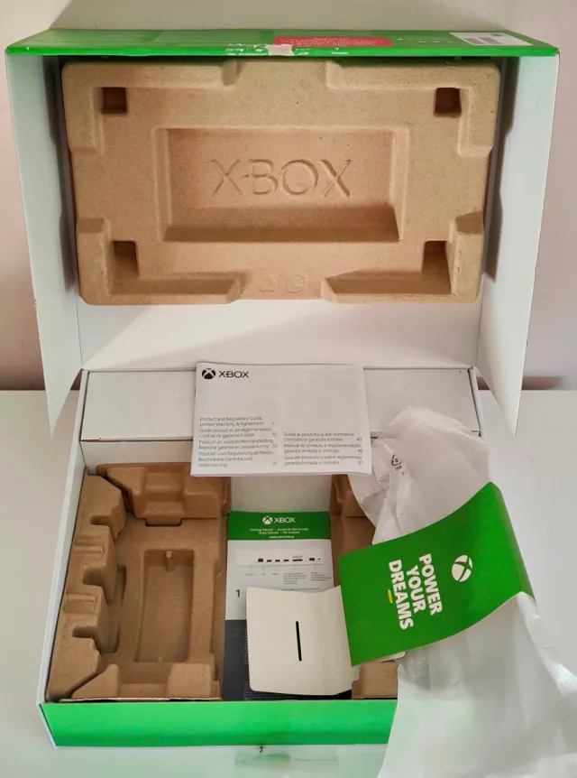 Xbox Series S + 2 mandos + juegos