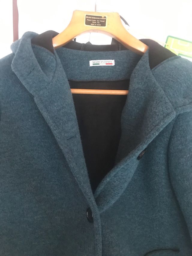 Abrigo mujer verde con capucha