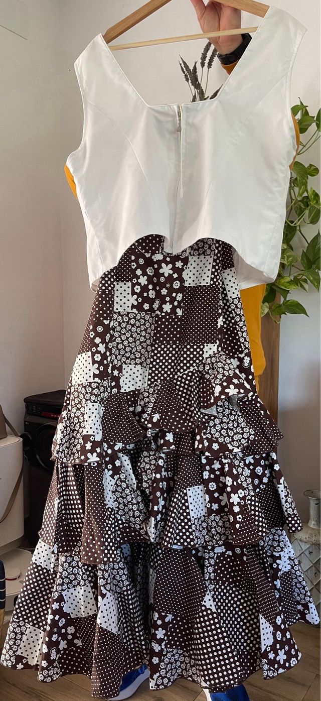 Conjunto de corpiño y falda de flamenca