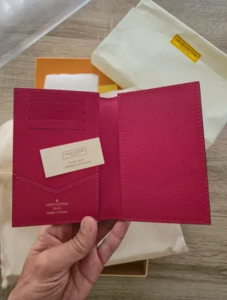 Louis Vuitton Tarjetero Pasaporte Hollywood