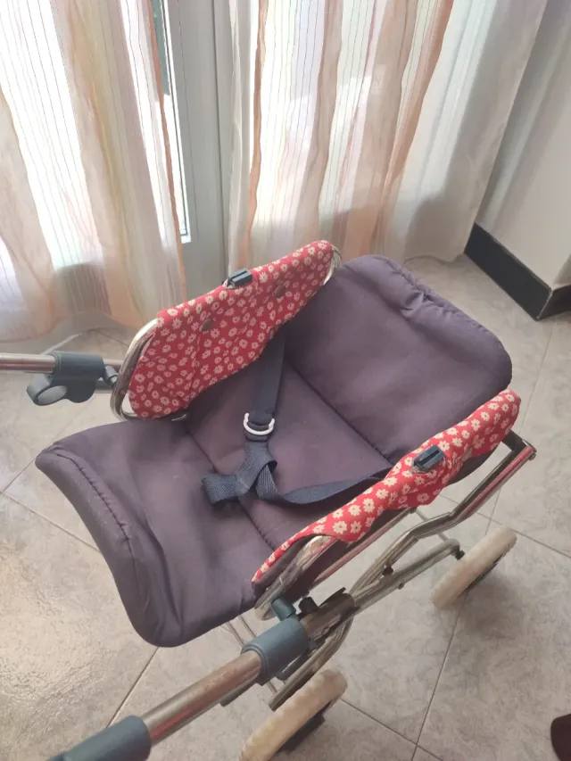 Carrozzina giocattolo per bambole