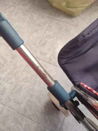 Carrozzina giocattolo per bambole