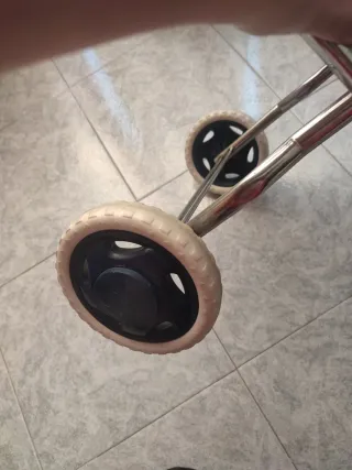 Carrozzina giocattolo per bambole