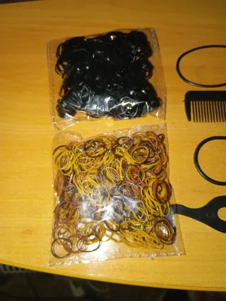 Gomitas para trenzas y peines incluidos