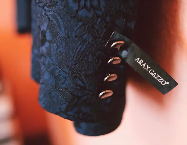 Traje de Novio Arax Gazzó Bordado Azul Marino