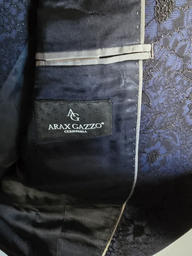 Traje de Novio Arax Gazzó Bordado Azul Marino