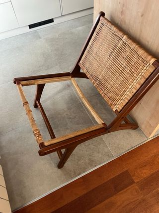 Butaca de madera y mimbre para reparar