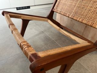 Butaca de madera y mimbre para reparar