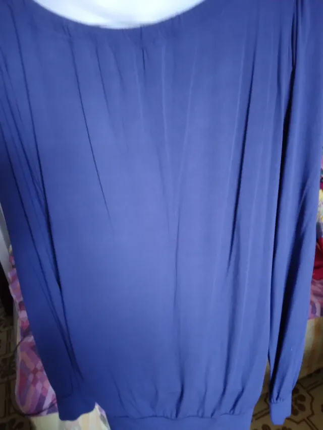 Blusa viola con stampa 

