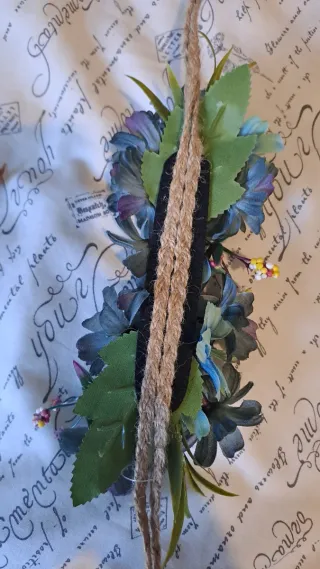 Cinturón artesanal flores y plumas