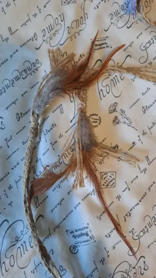 Cinturón artesanal flores y plumas