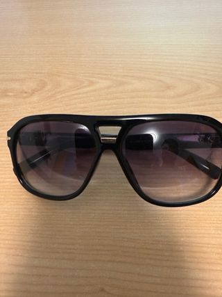 Gafas de sol Gucci negras y moradas