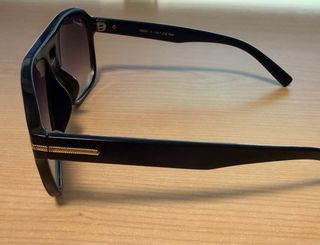 Gafas de sol Gucci negras y moradas