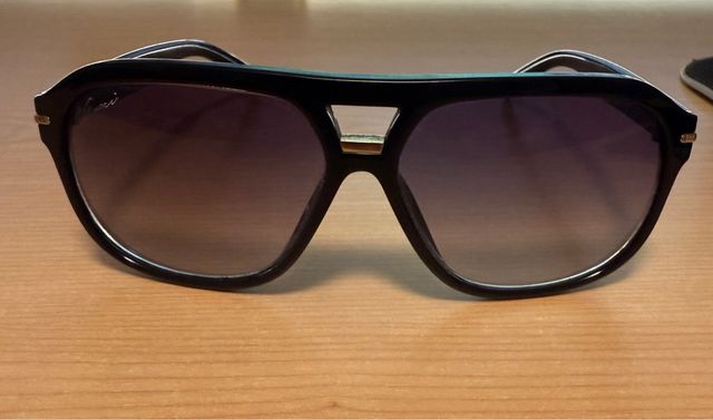Gafas de sol Gucci negras y moradas