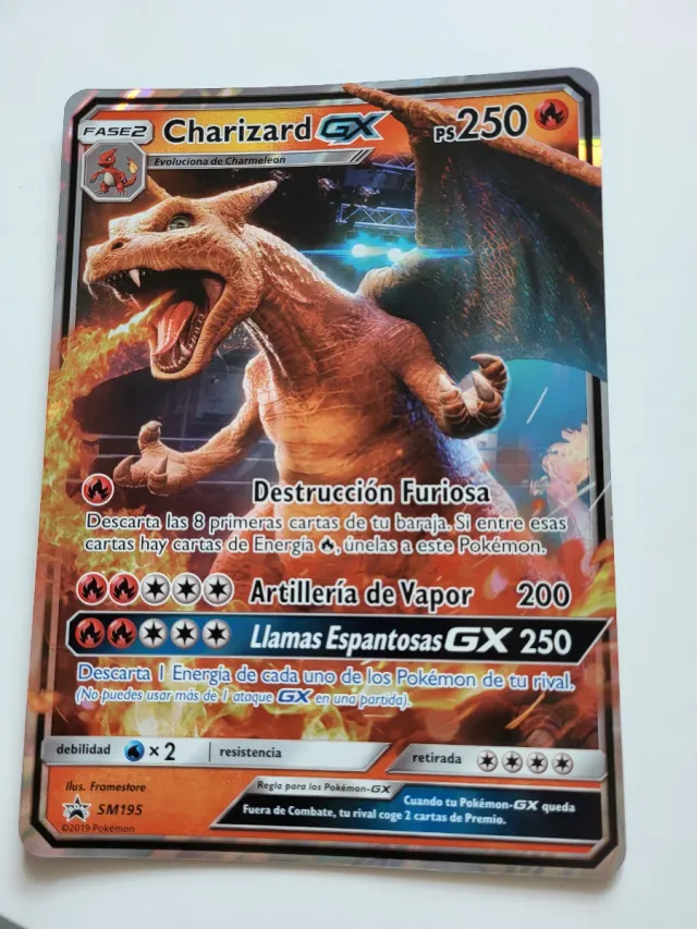 Carta Pokémon Charizard GX SM195
