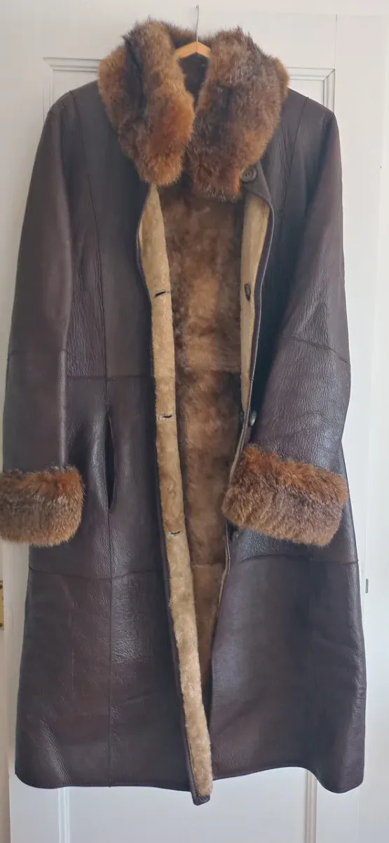 Abrigo reversible de piel marrón