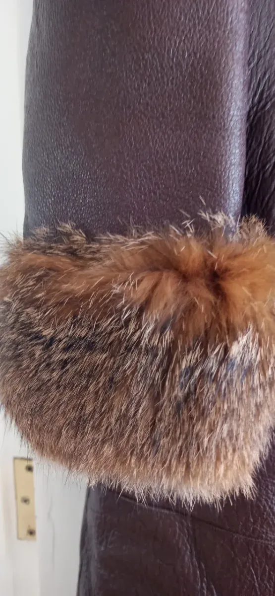 Abrigo reversible de piel marrón