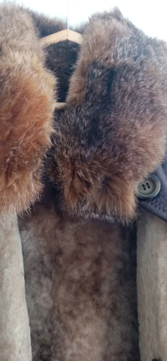 Abrigo reversible de piel marrón