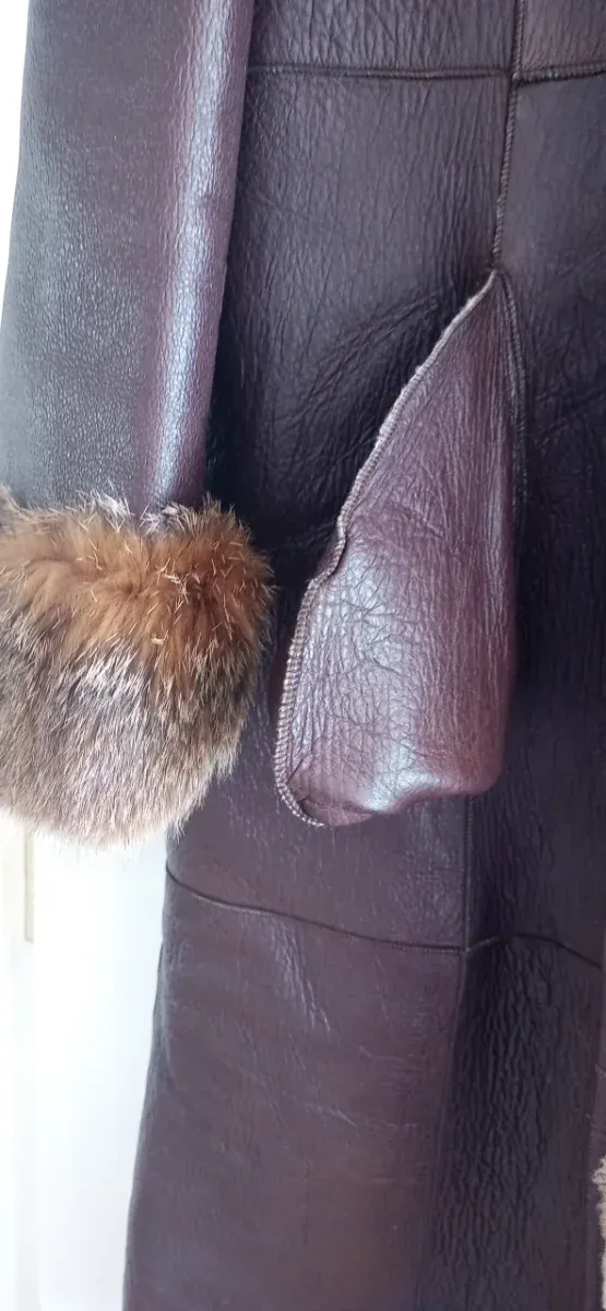 Abrigo reversible de piel marrón