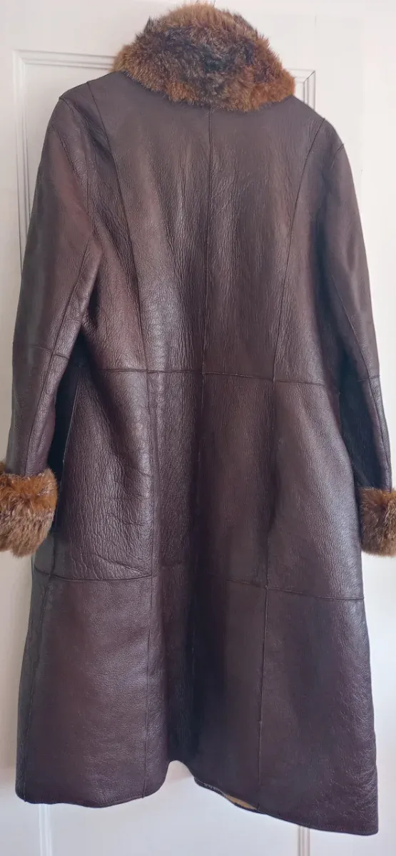 Abrigo reversible de piel marrón