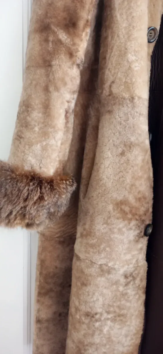 Abrigo reversible de piel marrón