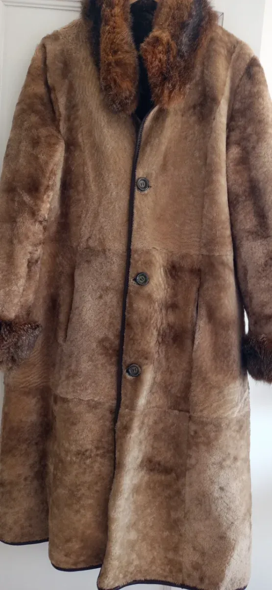 Abrigo reversible de piel marrón